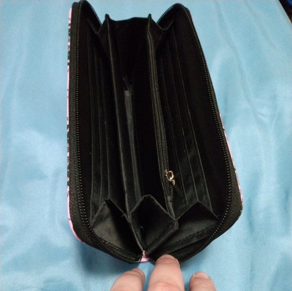 Pink Wallet - Picture 3 of 3